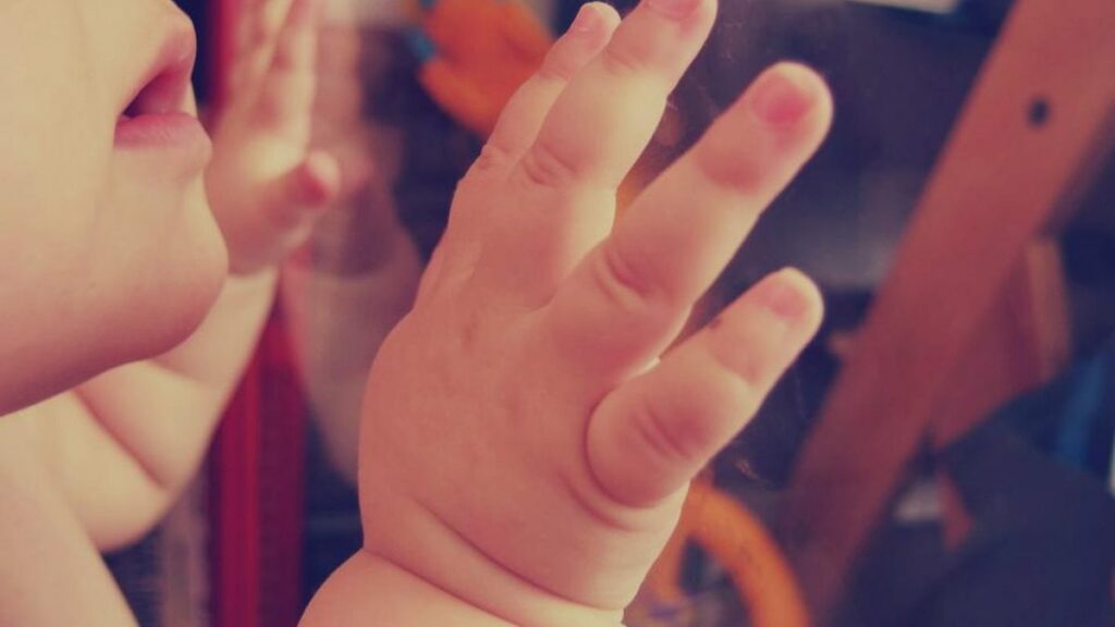 Handjes van een baby